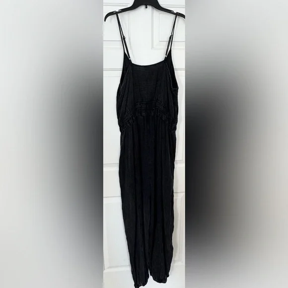 Very J Black v-neck Jumpsuit women’s size 1x - Picture 9 of 10